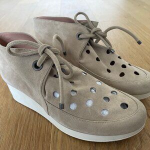 Robert Clergerie Nadine Womens Beige Lace Up Platform Sneaker Bootie Size 8